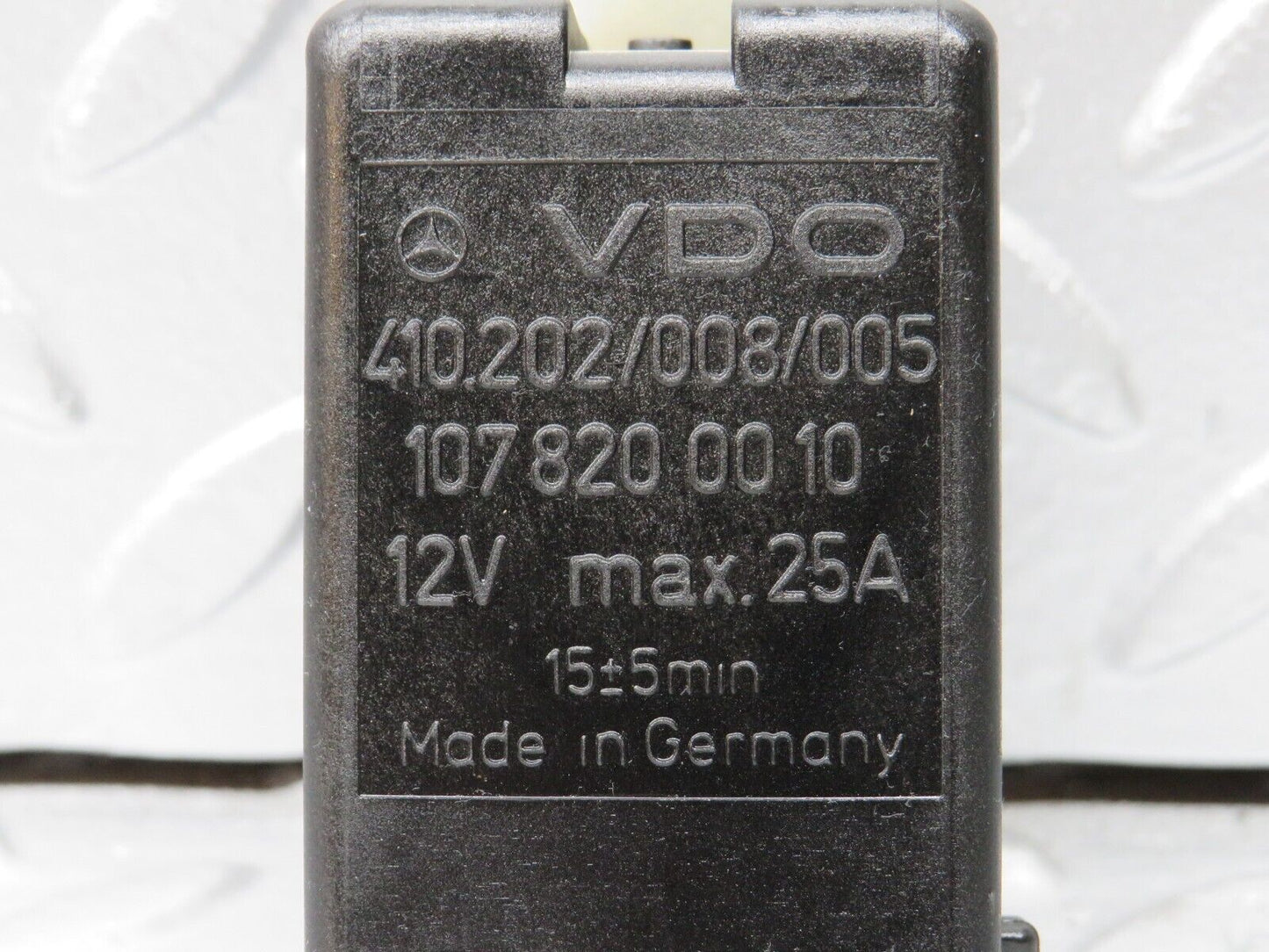 32011 Mercedes-Benz W123 230E Rear Heated Window Relay 1078200010