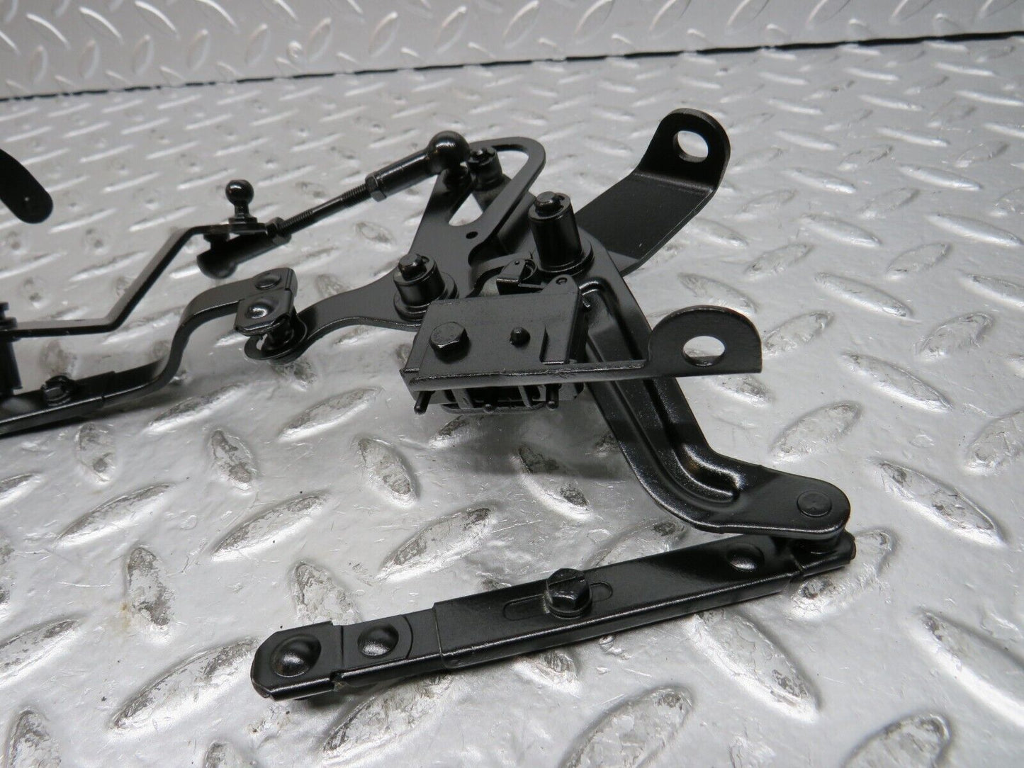 31993 Mercedes-Benz W123 230E Throttle Linkage