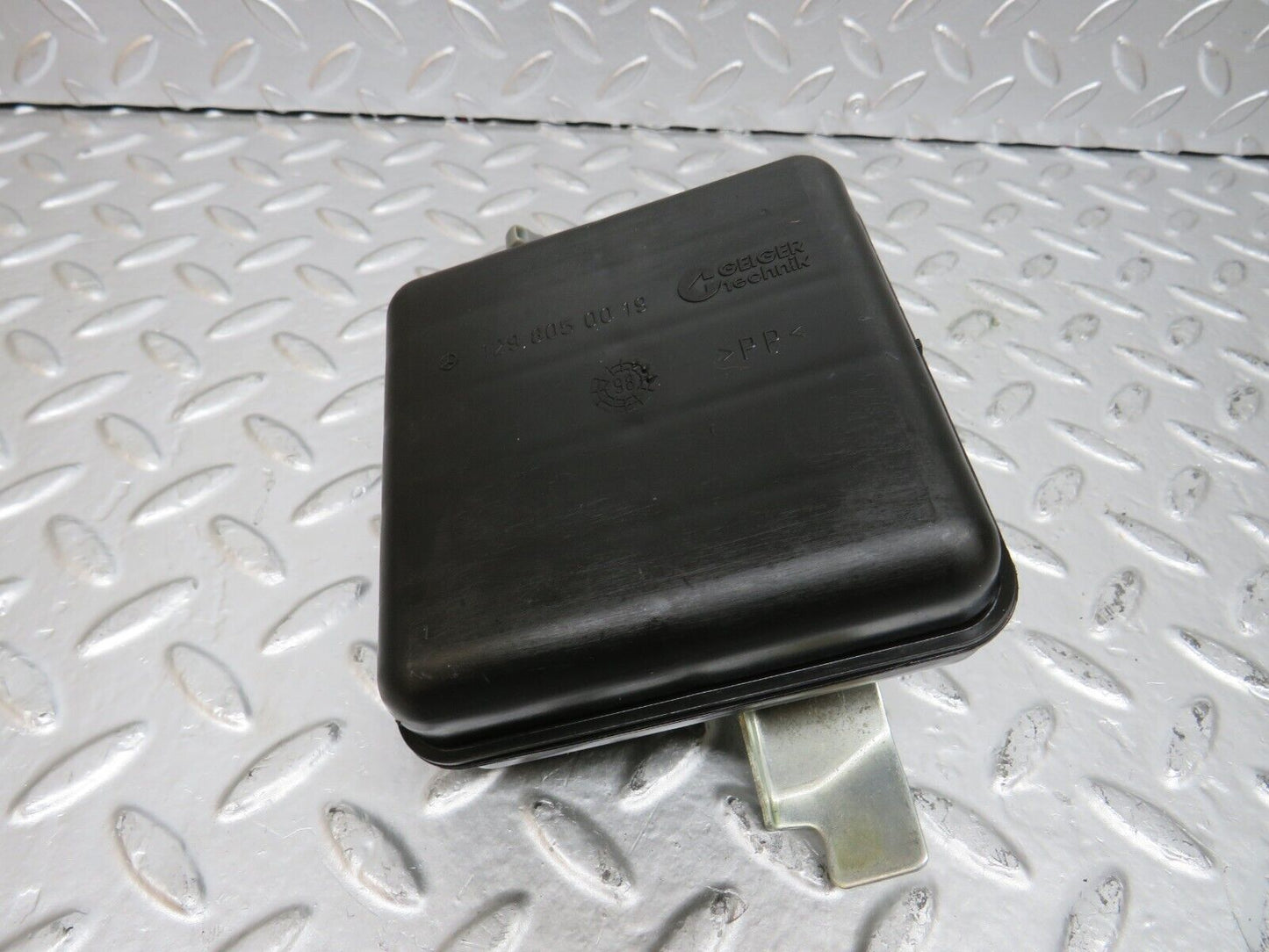 24814 Mercedes-Benz W140 S320 Air Vacuum Expansion Tank 1298050019