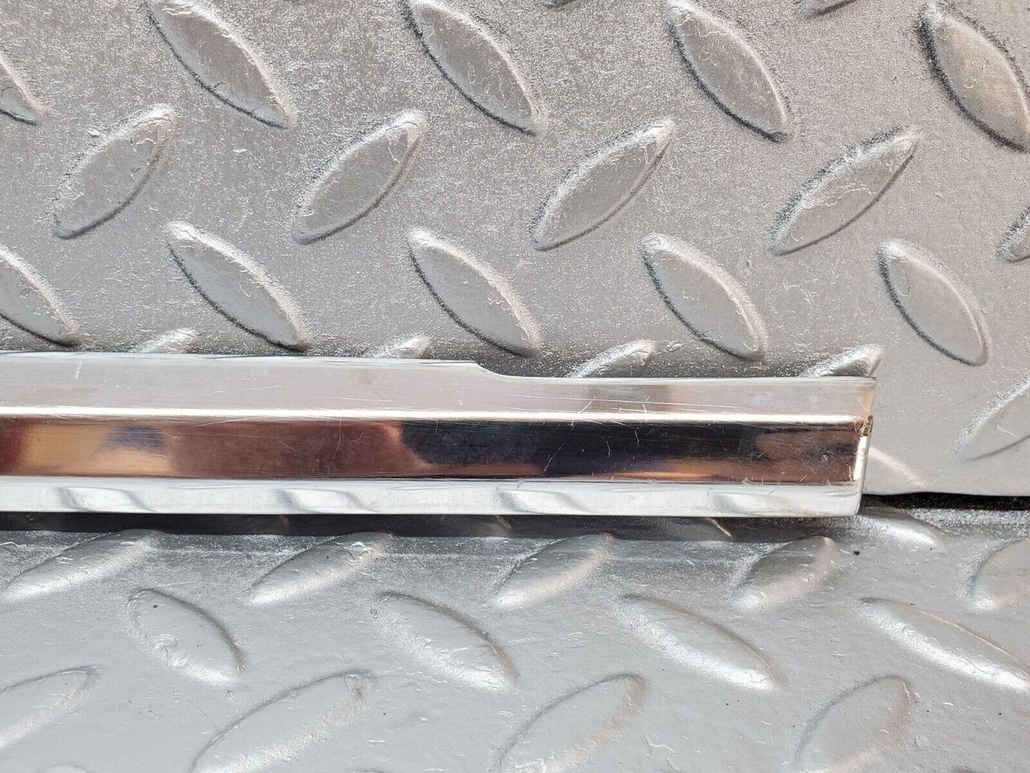 45810 Mercedes-Benz W126 420SE Rear Right Door Chrome Moulding Trim