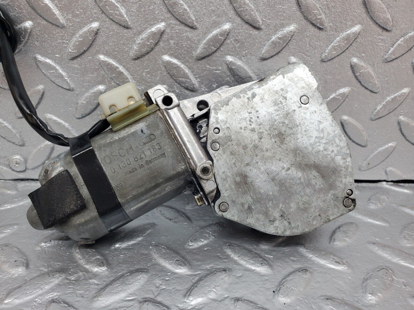45761 Mercedes-Benz W126 420SE Front Left Window Regulator Motor 0130821183