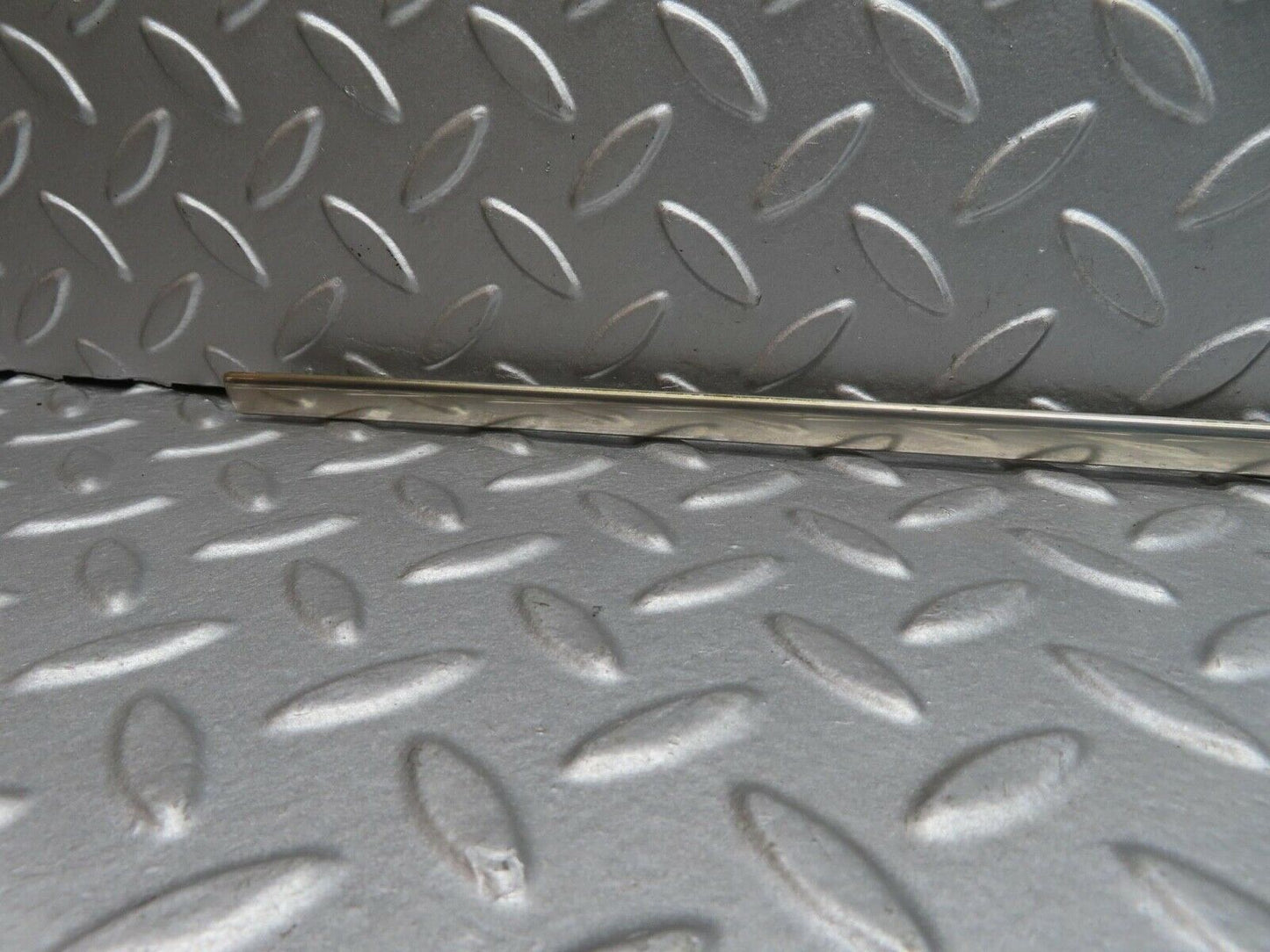 15198 Mercedes-Benz W140 S320 Front Left Door Lower Chrome Moulding Trim