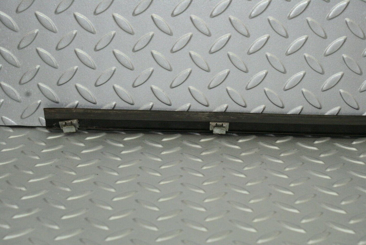 2648 Mercedes-Benz W116 350SE Glass Seal Trim Rubber Front Left