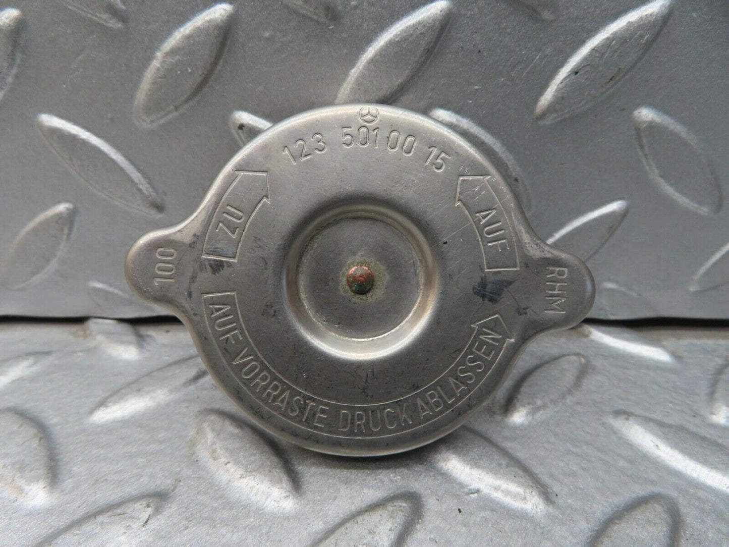 13621 Mercedes-Benz W123 200 Radiator Cap 1235010015