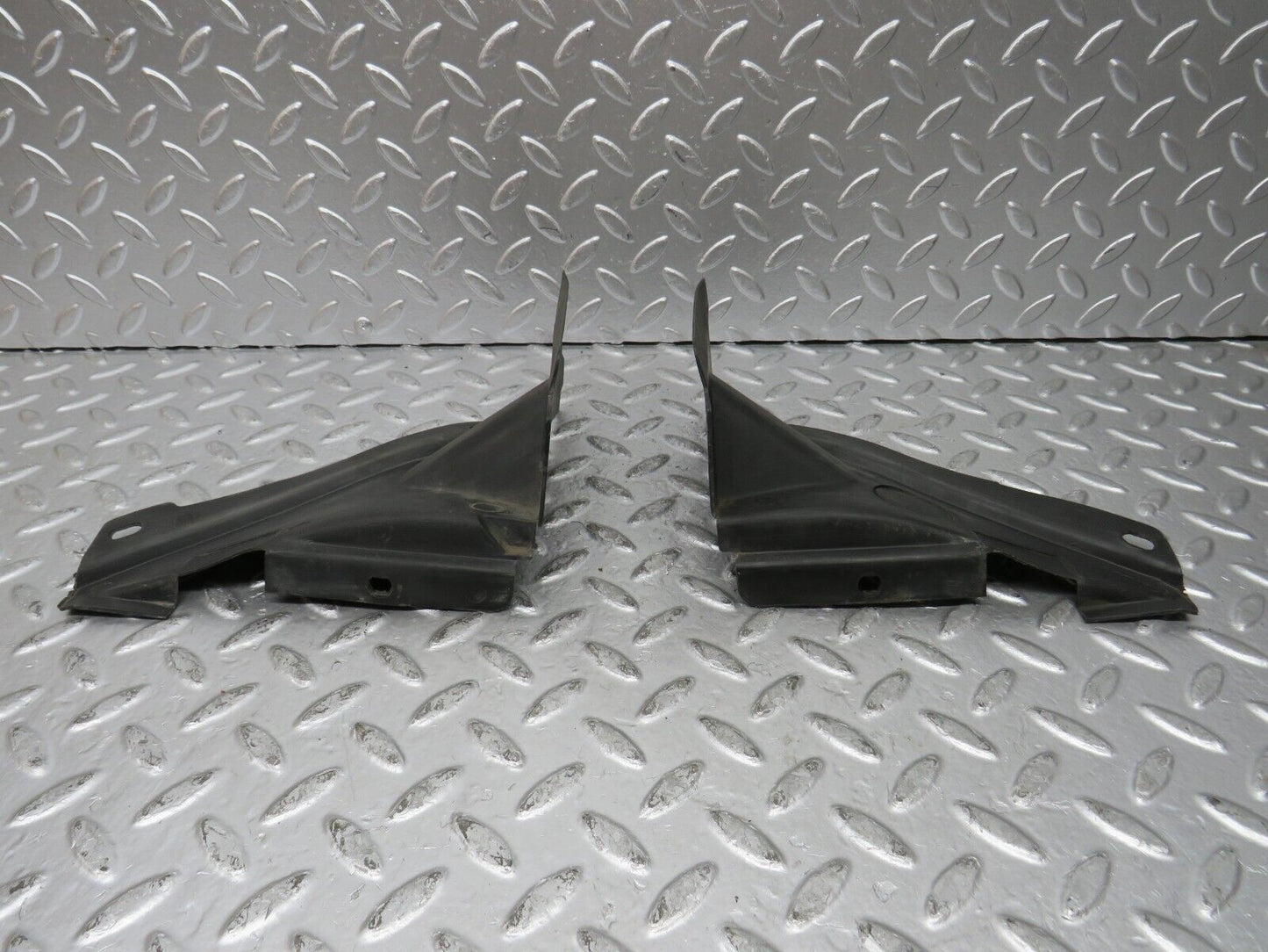 26442 Mercedes-Benz C124 220CE Covering Side Member Pair 1246280907 1246281007