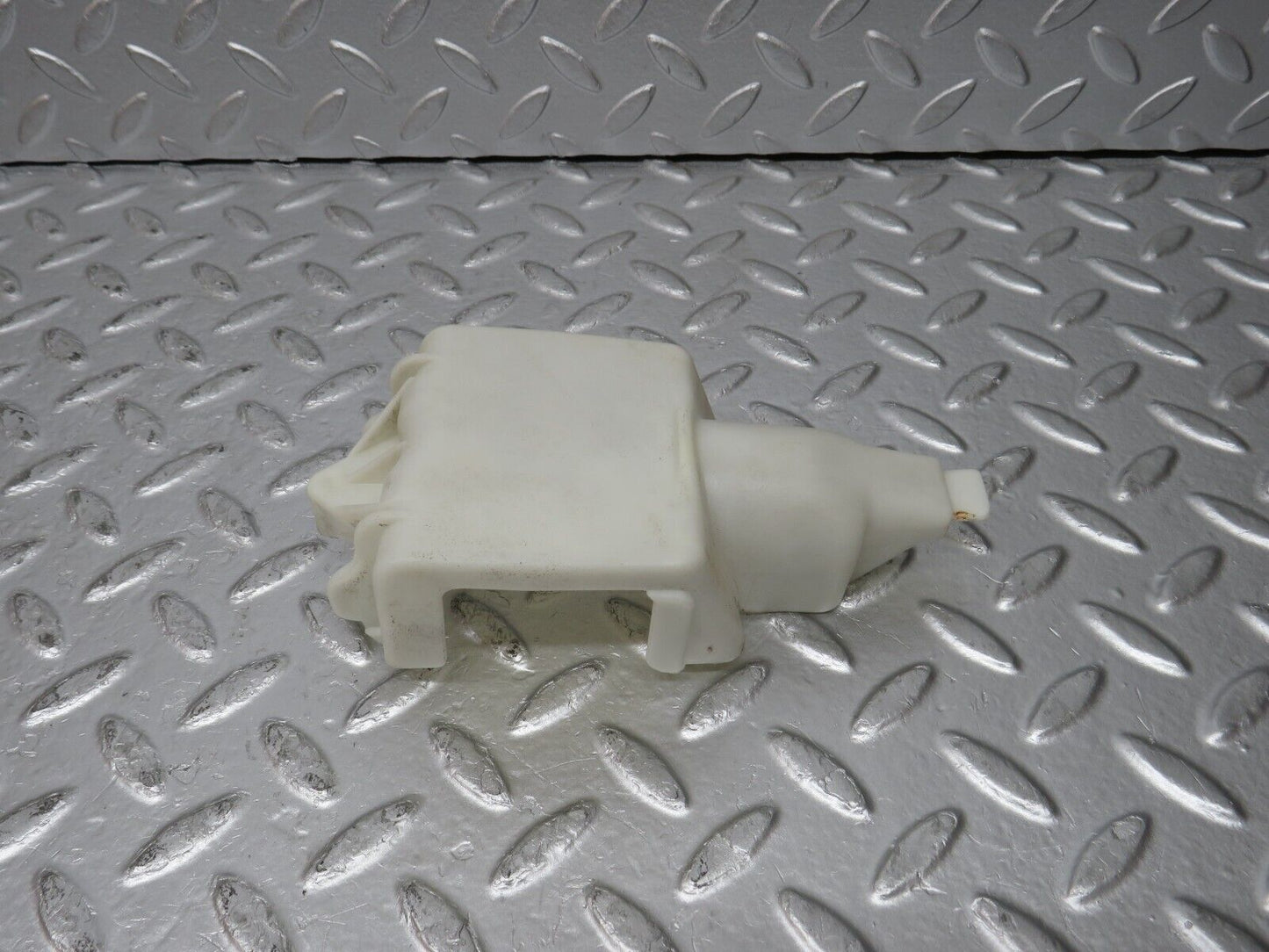 31223 Mercedes-Benz S124 220TE Rear Door Lock Vacuum Actuator Cover 1248050590
