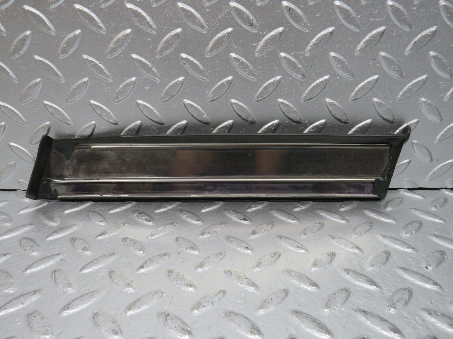 32296 Mercedes-Benz S124 300TE Wagon Front Left Fender Wing Lower Moulding Trim
