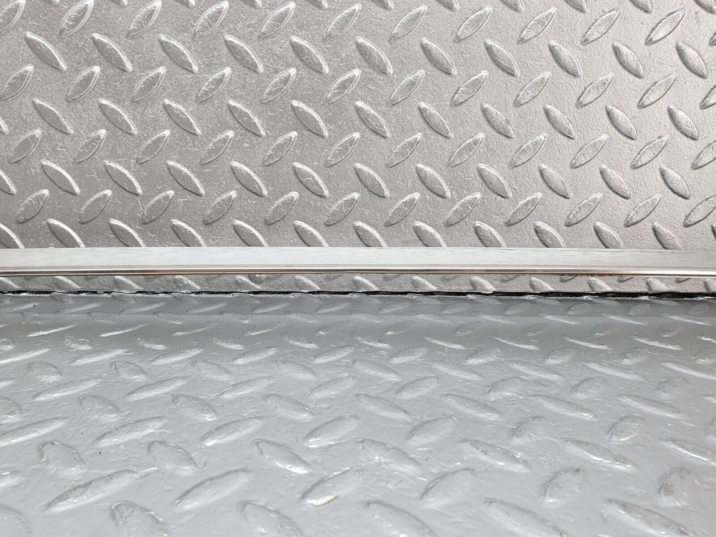 43054 Mercedes-Benz R107 Hardtop Windscreen Chrome Frame