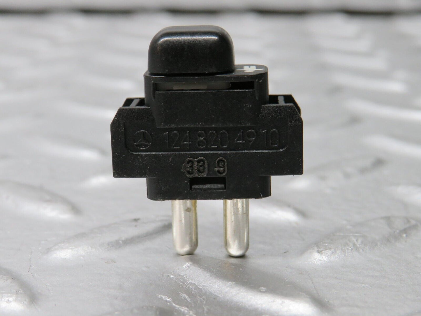 30577 Mercedes-Benz W201 190E 2.0L Child Lock Control Switch 1248204910