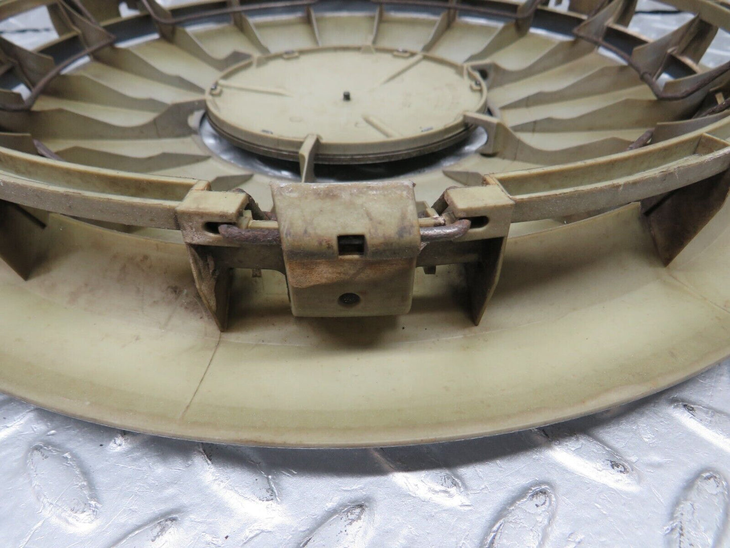 39023 Mercedes-Benz W201 190E Wheel Trim Hub Cap 14" 2014010324