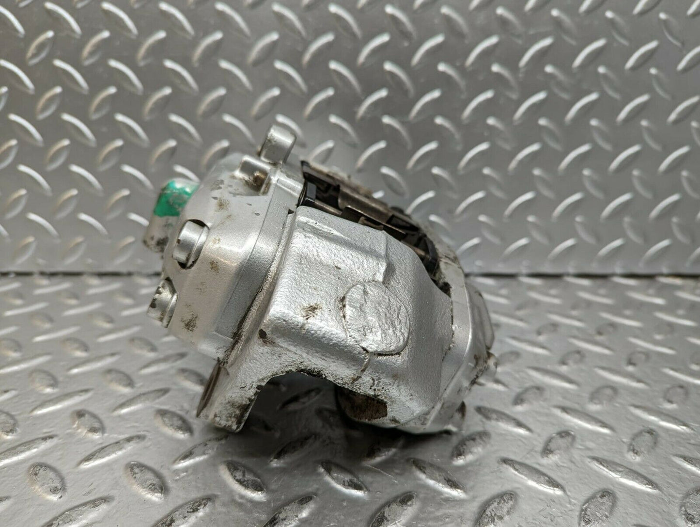 23770 Mercedes-Benz S211 E280 CDI Front Right Brake Caliper 2070470413