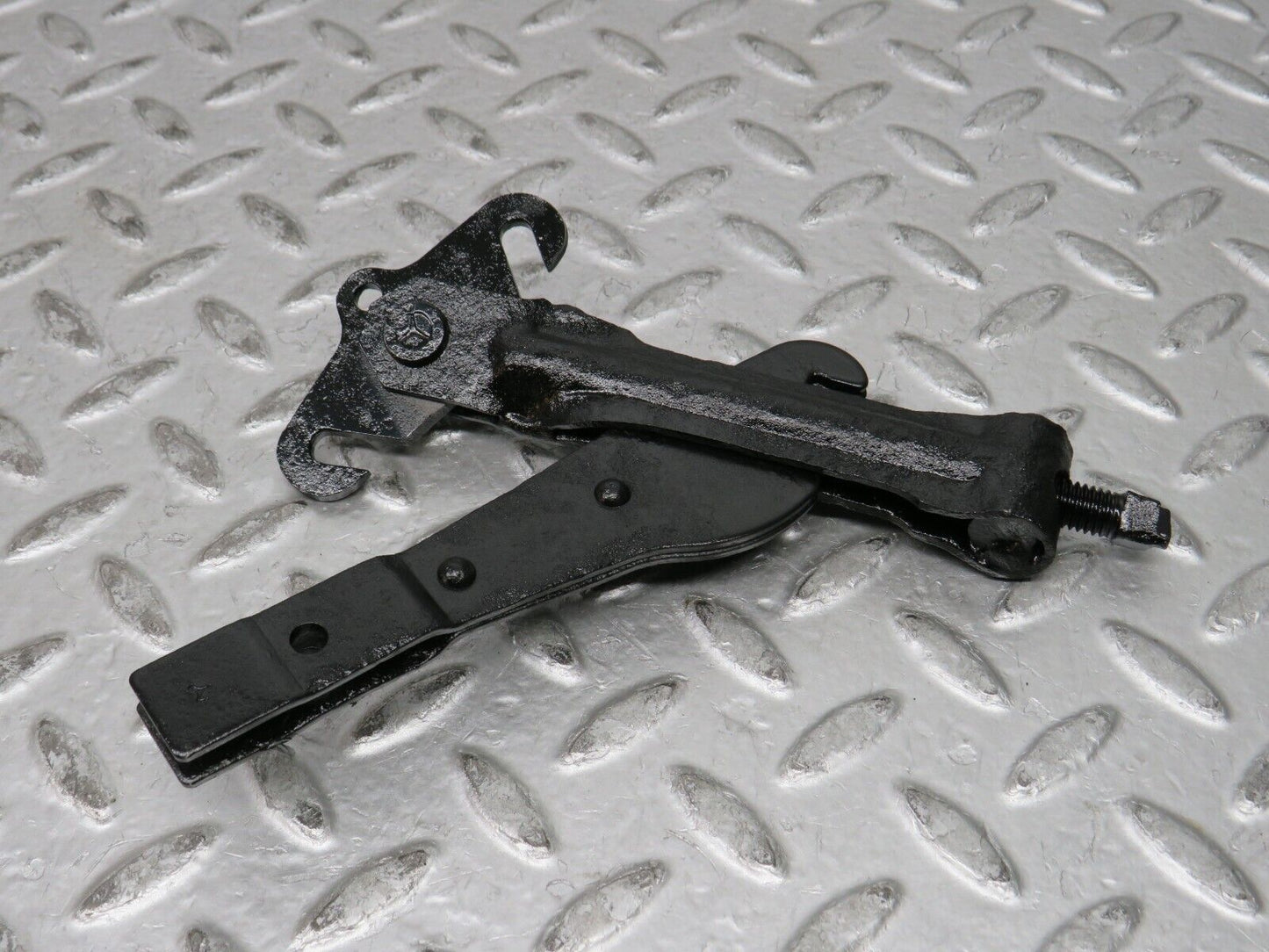28773 Mercedes-Benz W123 230E Handbrake Adjusting Handbrake Regulator
