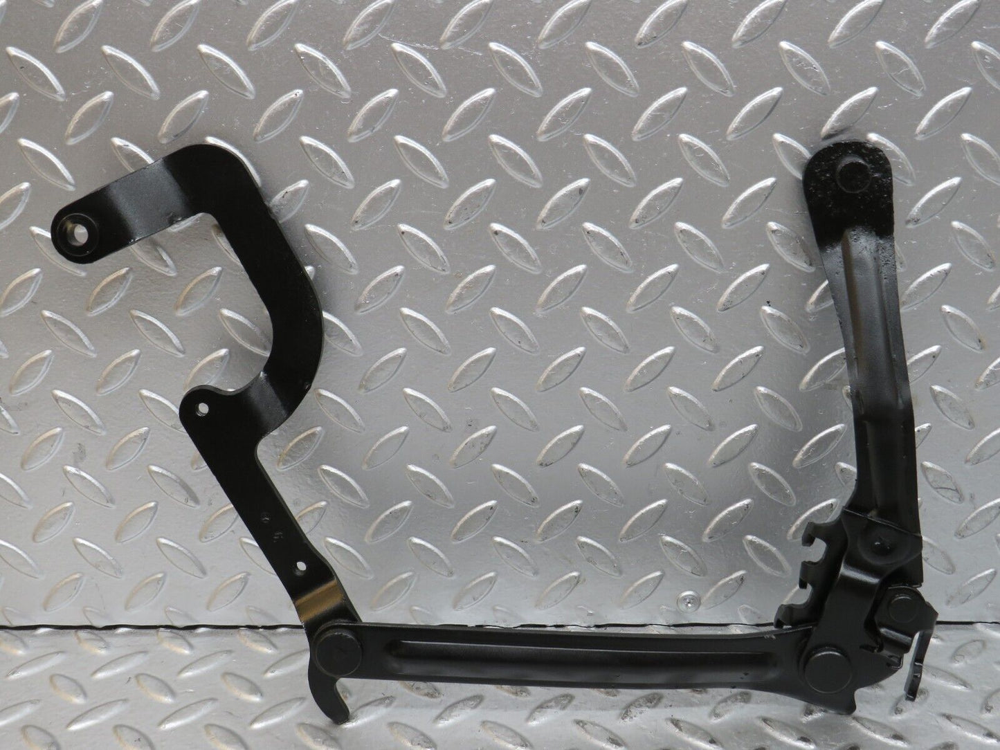 28450 Mercedes-Benz S123 240D Wagon Bonnet Hinge Right Side