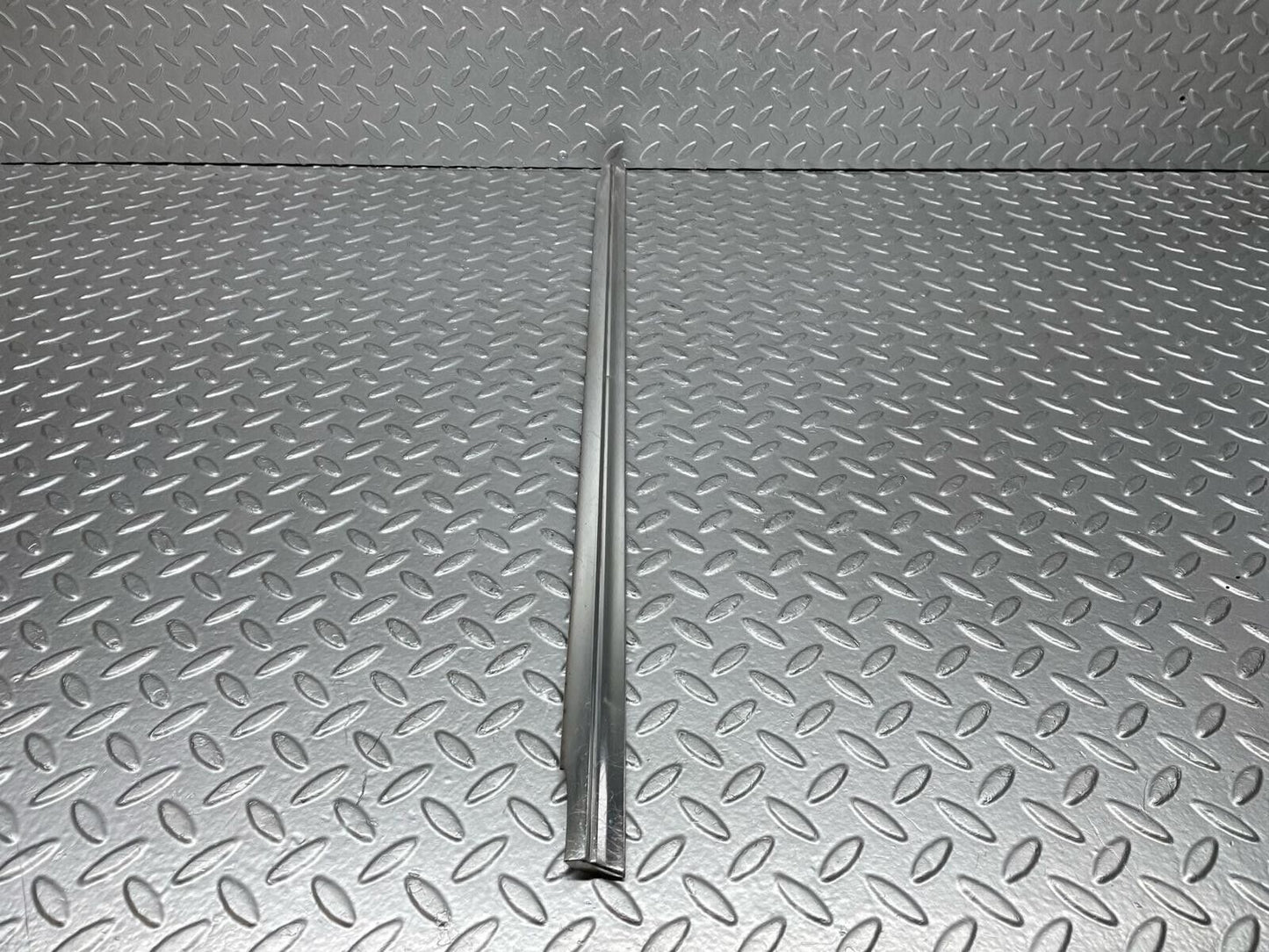 40517 Mercedes-Benz W108 Front Right Door Window Chrome Trim