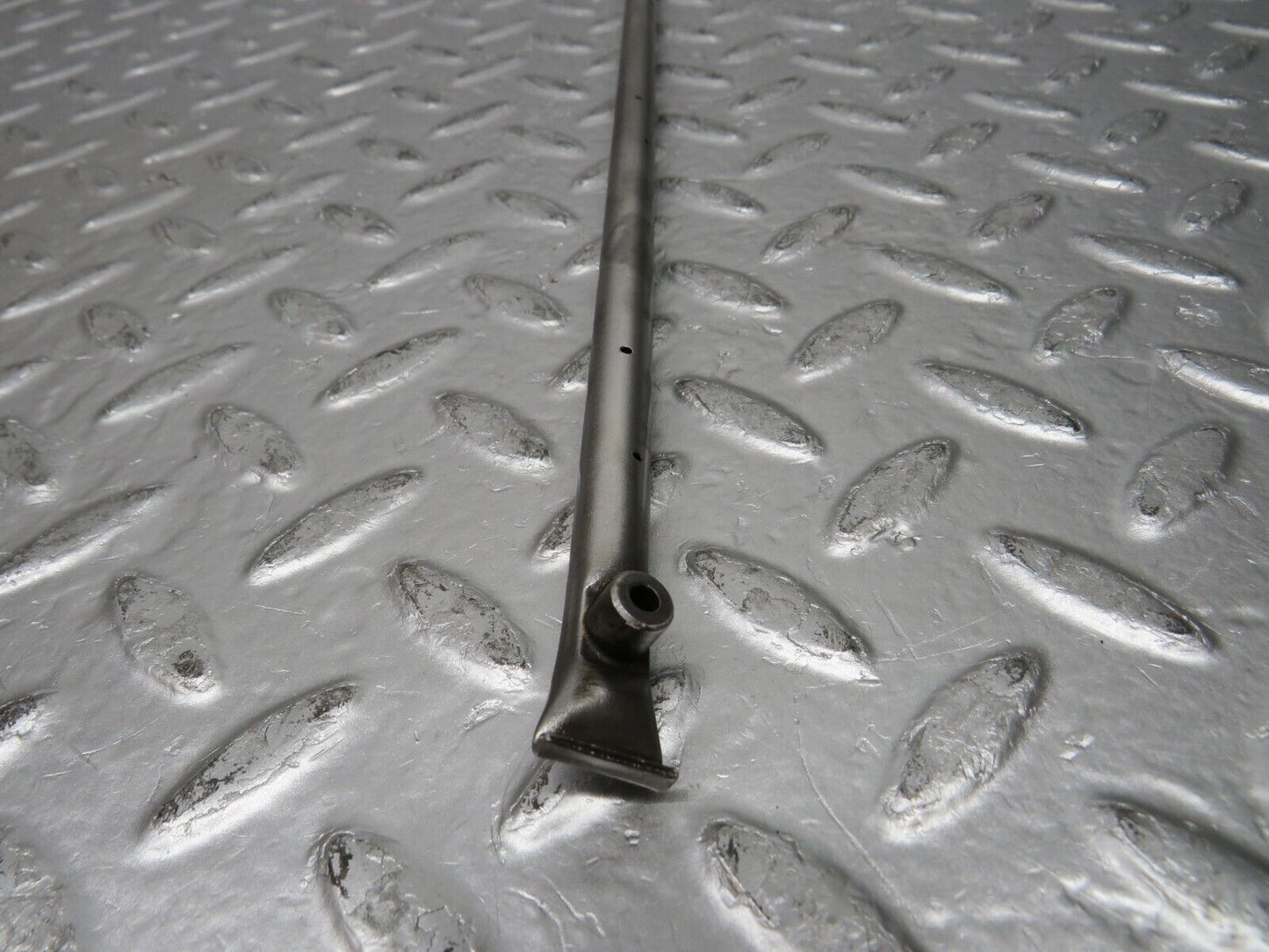 30879 Mercedes-Benz W201 190E 2.0L Camshaft Oil Tube