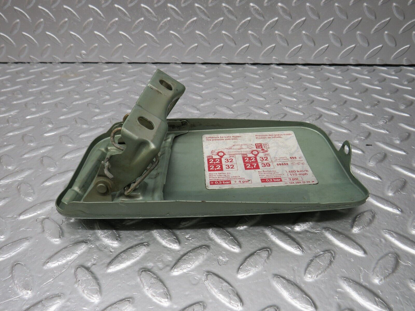 34031 Mercedes-Benz W124 260E Fuel Tank Flap Cap 1245841639