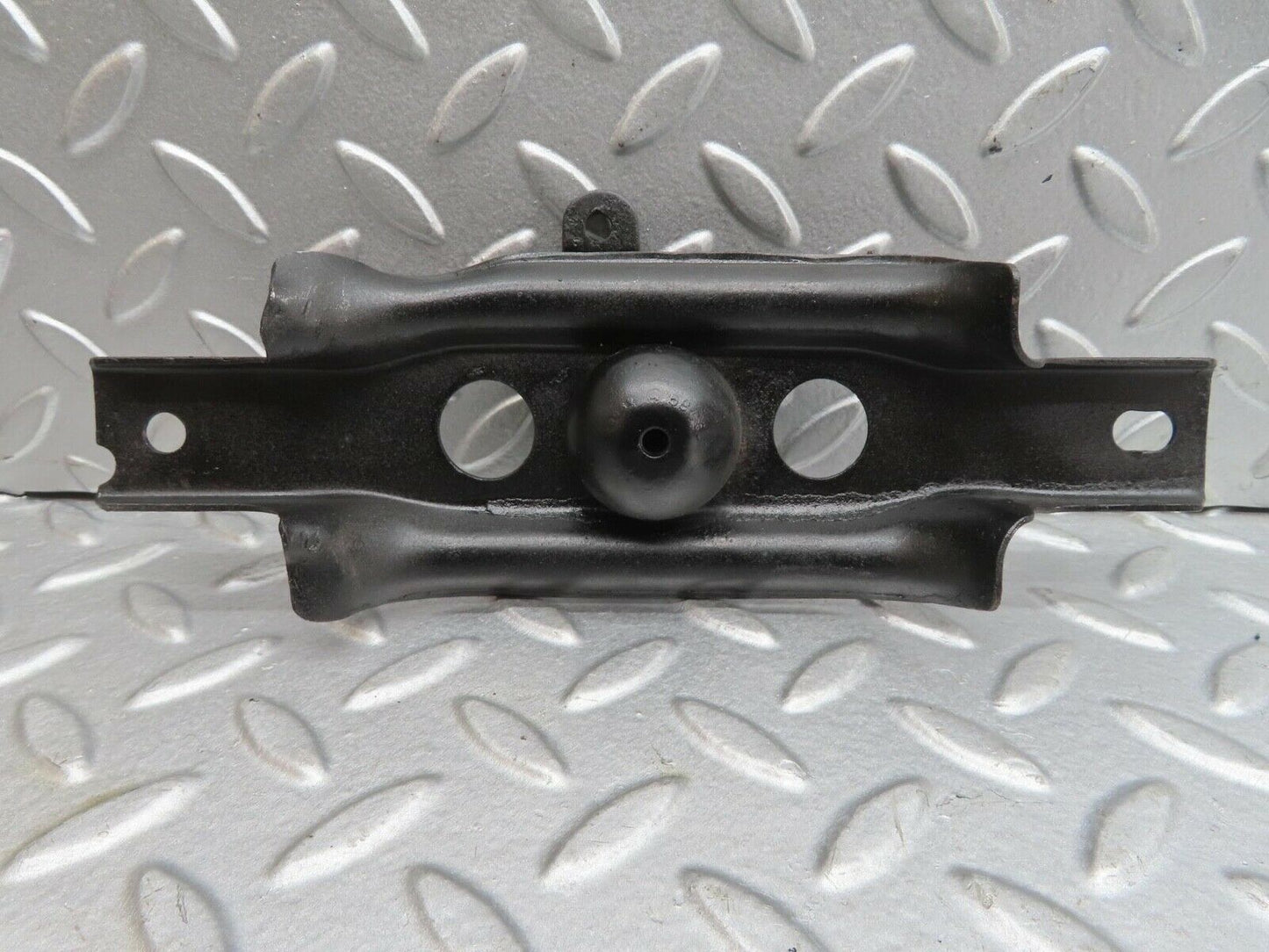 13881 Mercedes-Benz C107 280SLC Cardan Shaft Drive Shaft Bracket