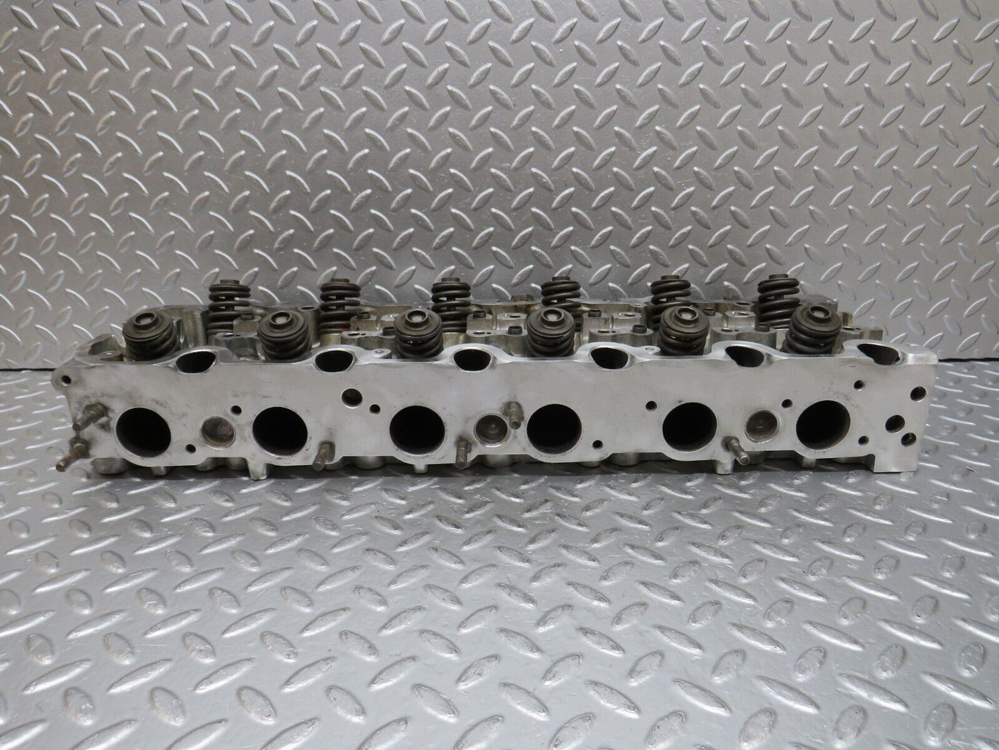 32692 Mercedes-Benz S124 300TE Wagon Cylinder Head 1030161001