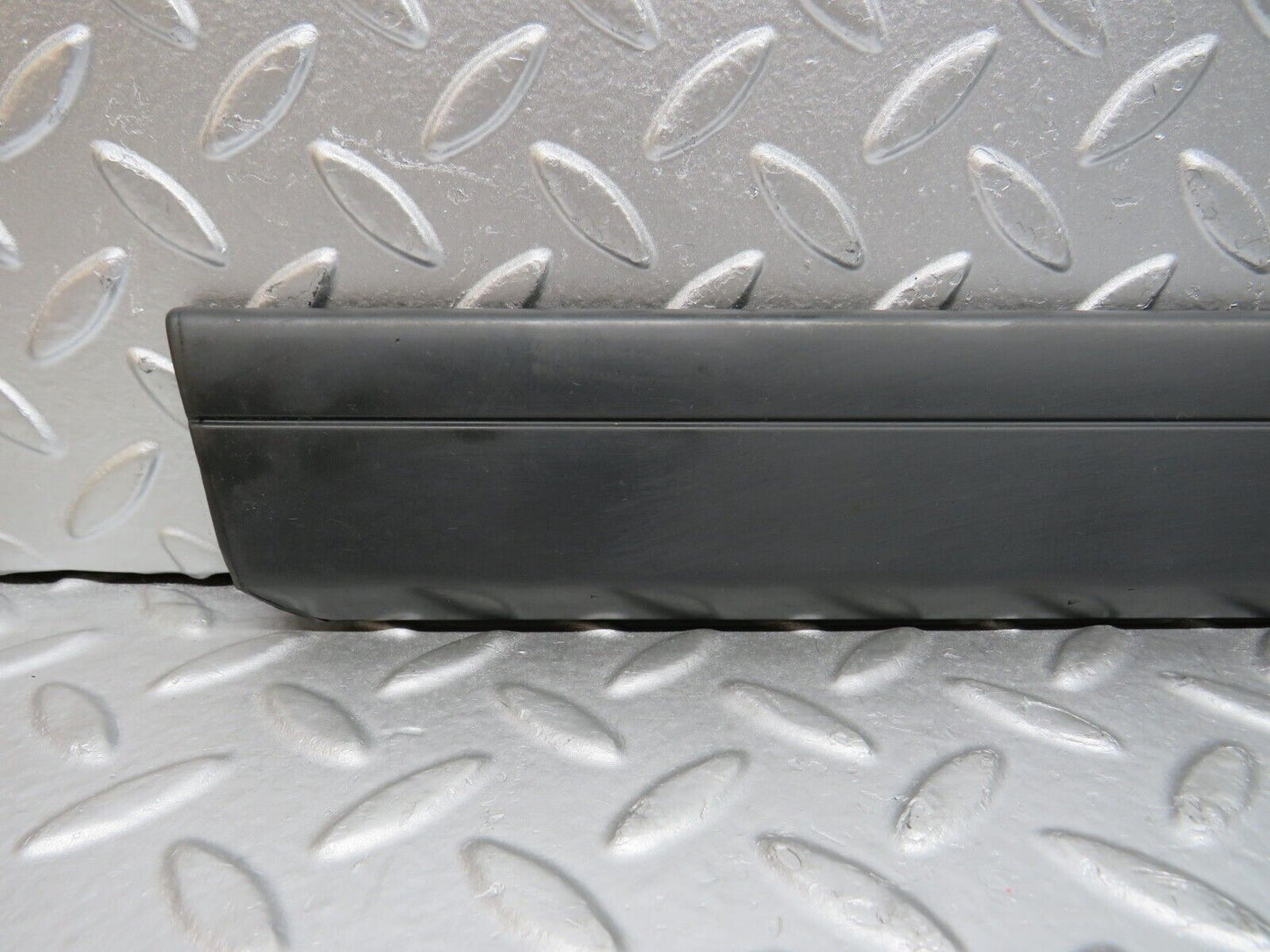 32305 Mercedes-Benz S124 300TE Wagon Rear Right Door Centre Moulding Trim