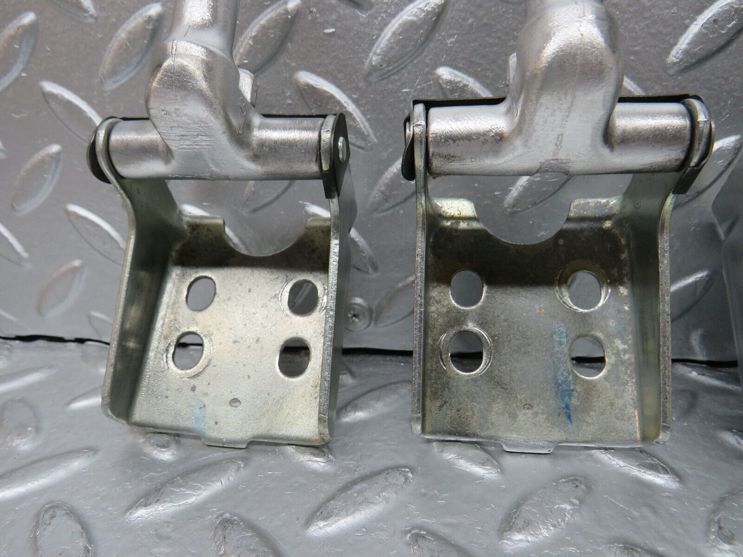 31363 Mercedes-Benz S124 220TE Wagon Rear Seat Hinge Set