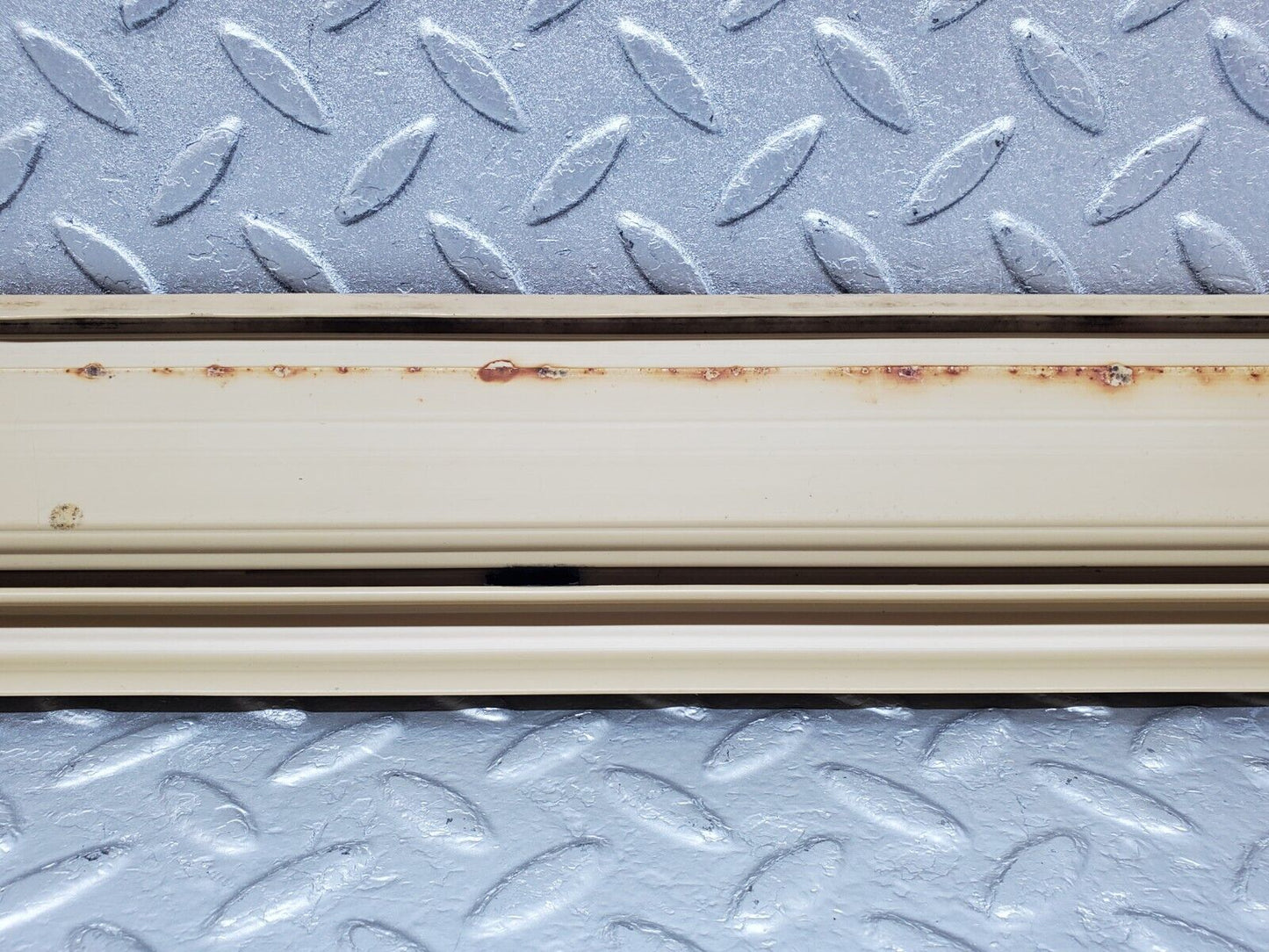 45483 Mercedes-Benz C123 230CE Coupe Left Door Sill Trim Beige