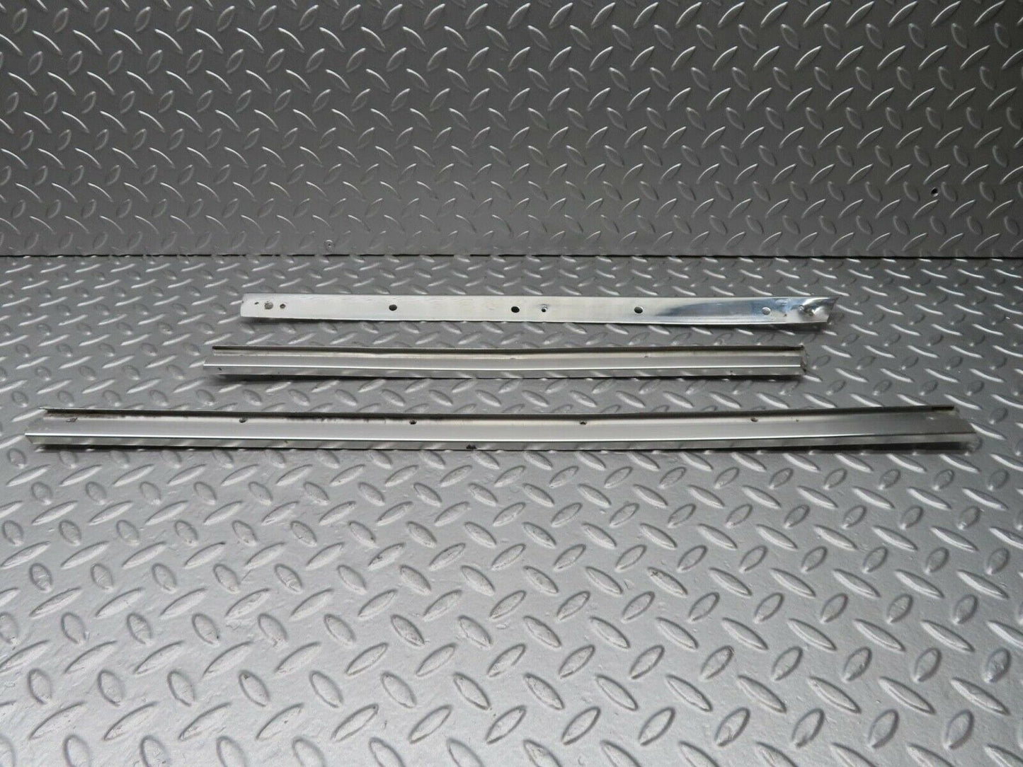 14089 Mercedes-Benz C107 280SLC Roof Chrome Moulding Trim Right Side
