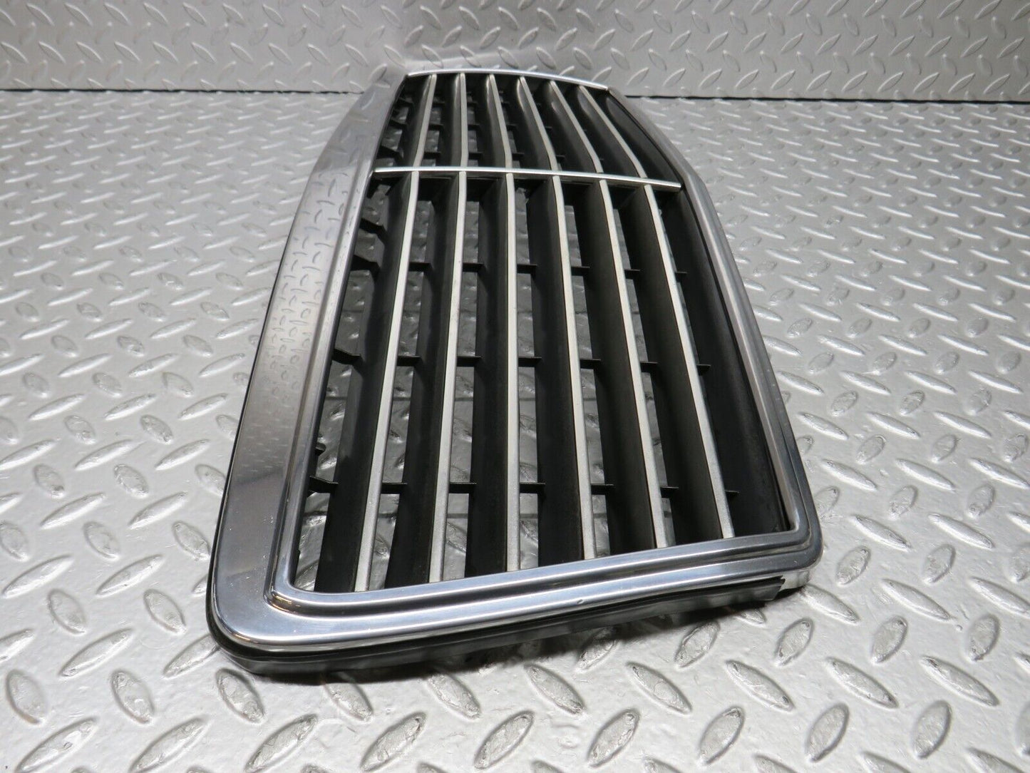37840 Mercedes-Benz A124 320E Cabriolet Bonnet Grill Chrome 1408880323
