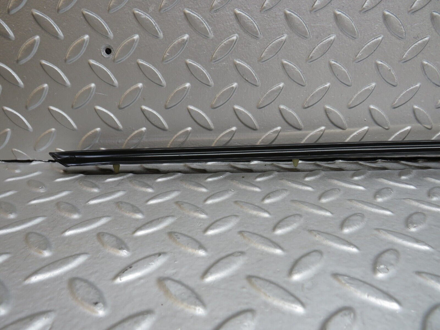 37308 Mercedes-Benz W109 300SEL Front Right Fender Centre Moulding Trim