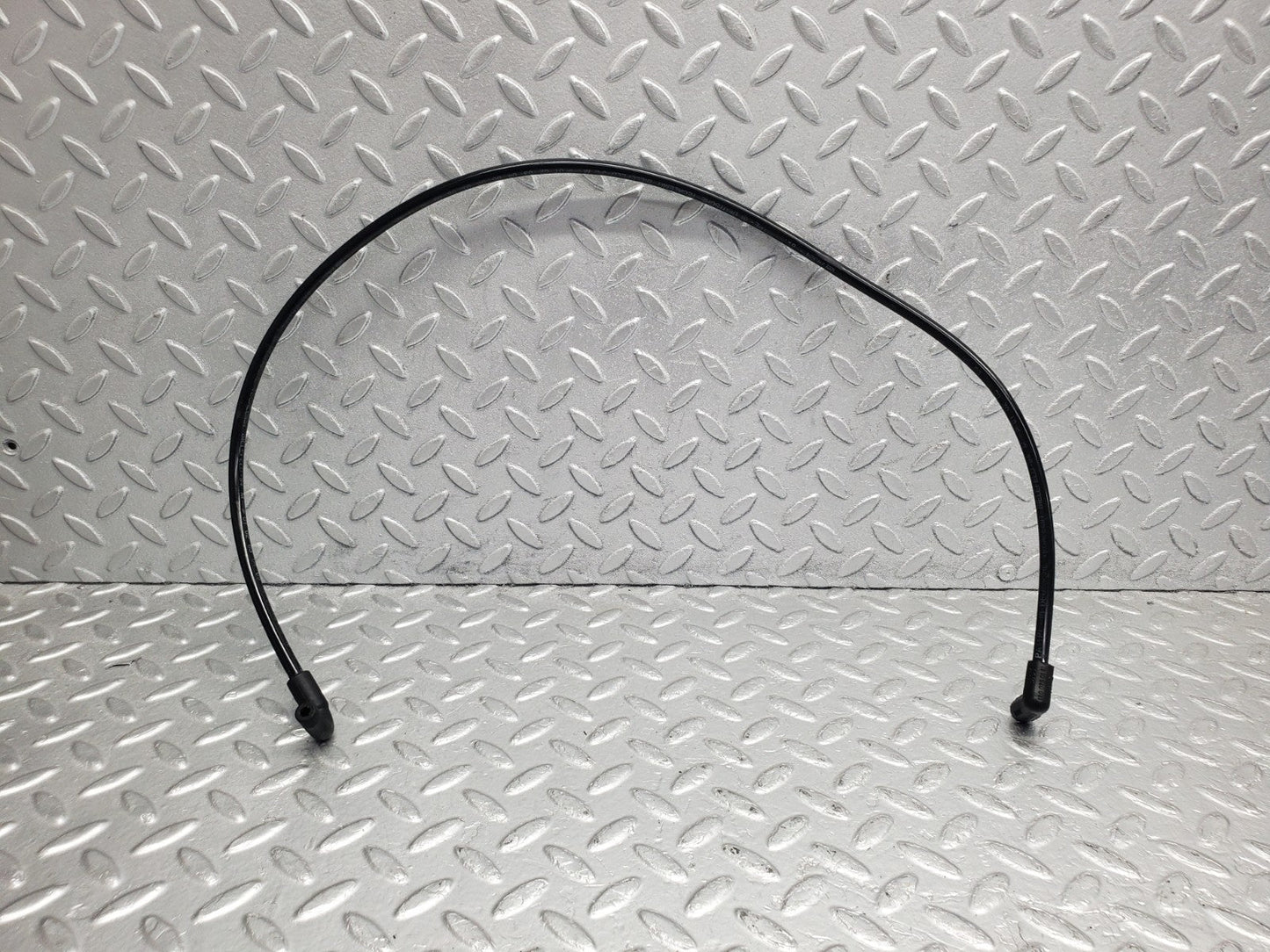 W124 Wagon throttle body valve vacuum hose pipe used OEM