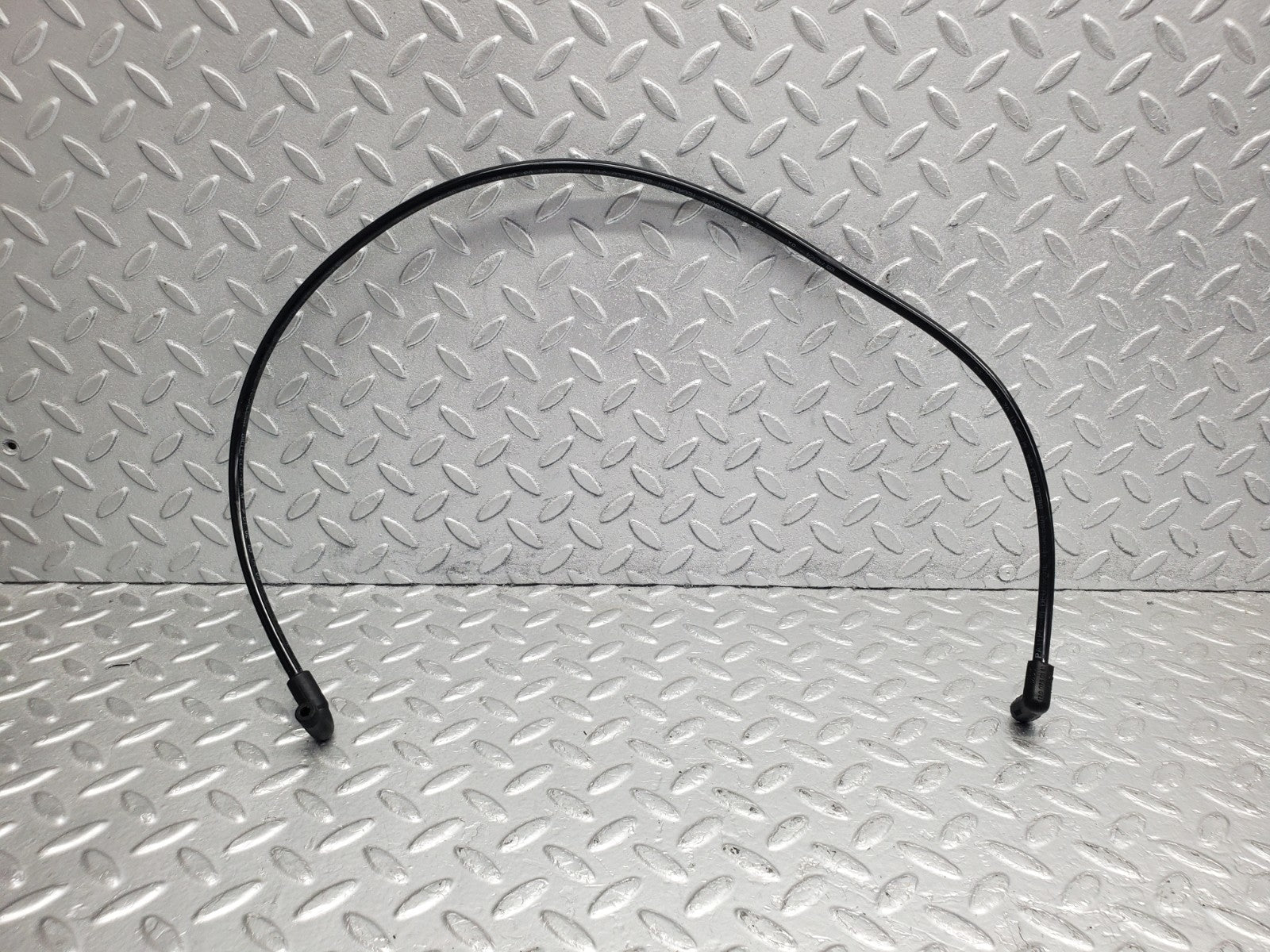 W124 Wagon throttle body valve vacuum hose pipe used OEM