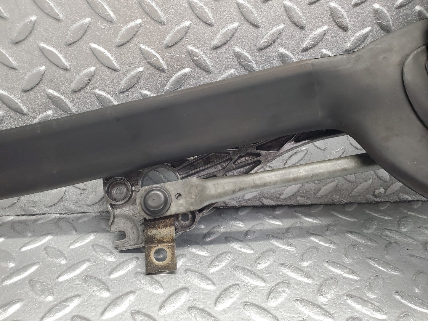 W124 Wagon windscreen wiper mechanism linkage used OEM