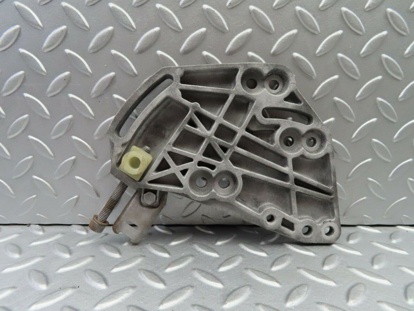 6317 Mercedes-Benz W126 380SE Power Steering Pump Bracket 1174661241