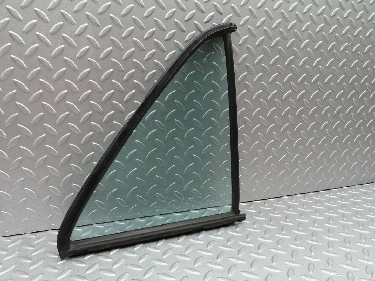 5708 Mercedes-Benz W123 200 Rear Right Quarter Window