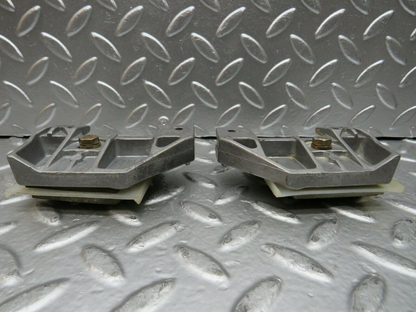 22640 Mercedes-Benz C124 E220 Coupe Door Window Guide Pad Pair 1247250132