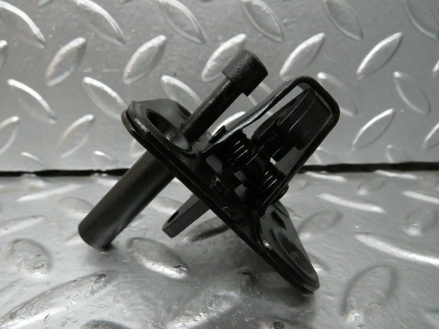 23838 Mercedes-Benz C107 450SLC Coupe Bonnet Lock Catch