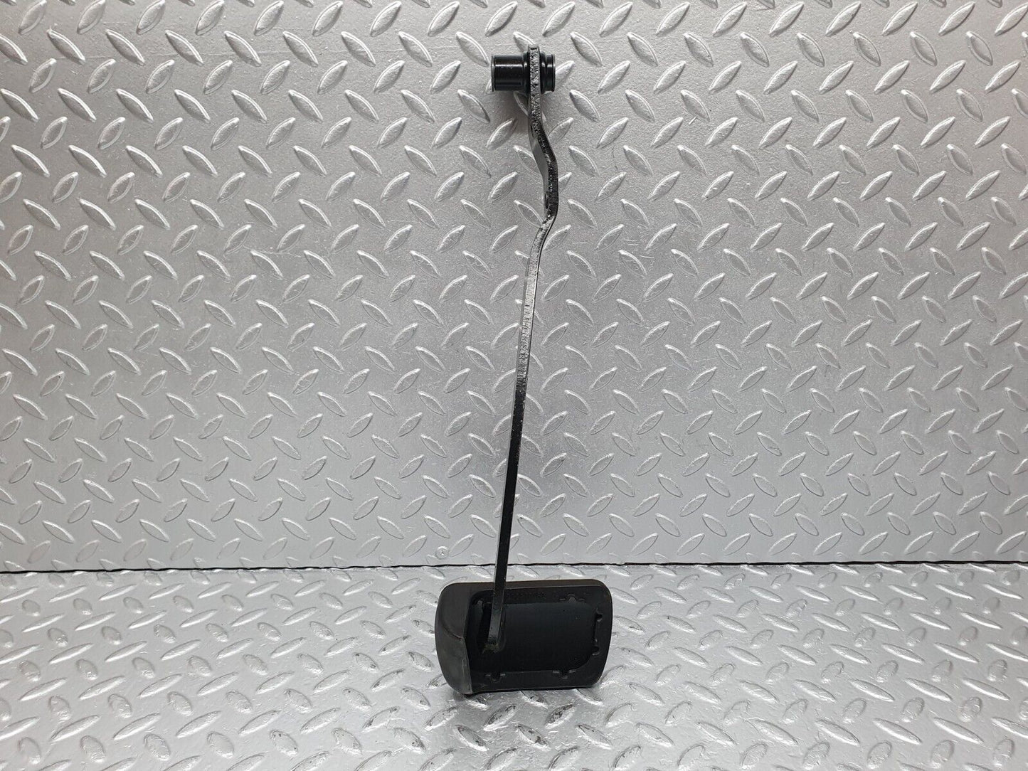 41083 Mercedes-Benz W126 300SE Brake Pedal With Rubber 1232910082