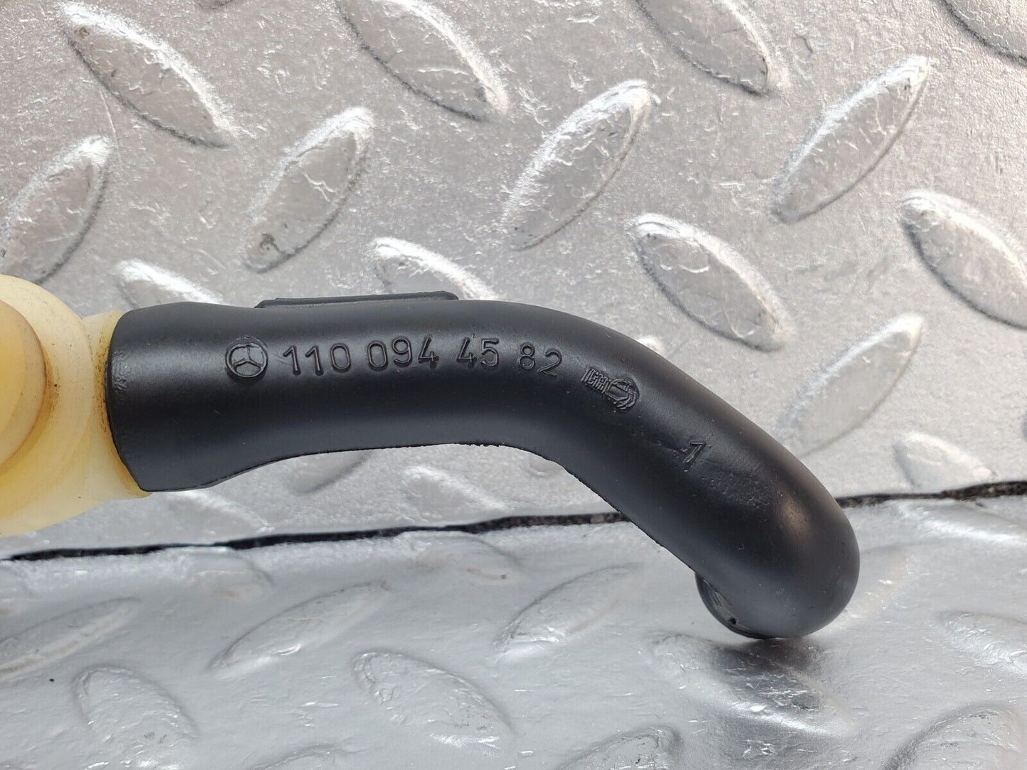 45396 Mercedes-Benz 280E M110.983 Air Intake Pipe 1100946082 1100944582