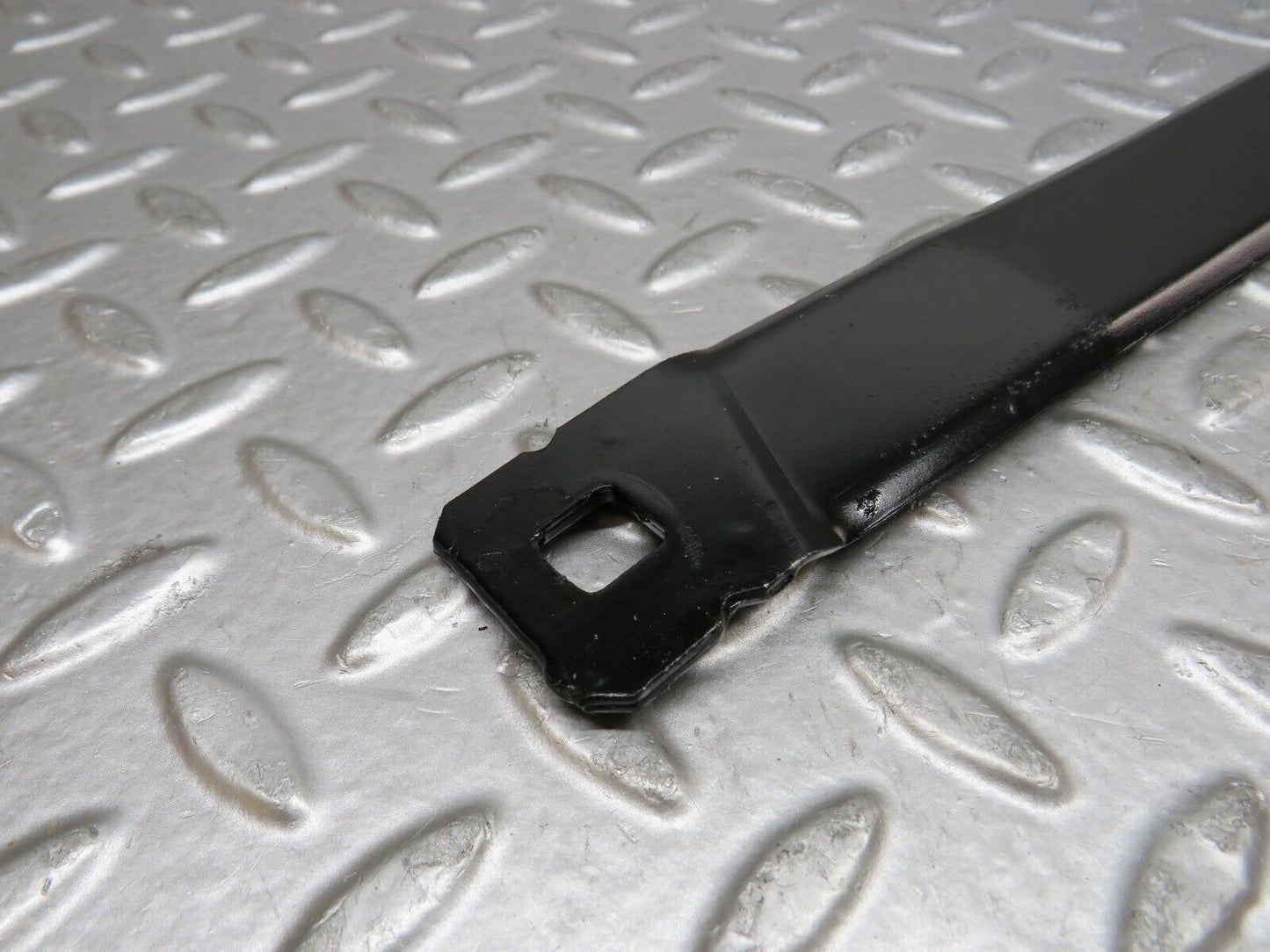 36768 Mercedes-Benz W201 190E 2.0L Fuel Tank Tightening Strap 2014700040