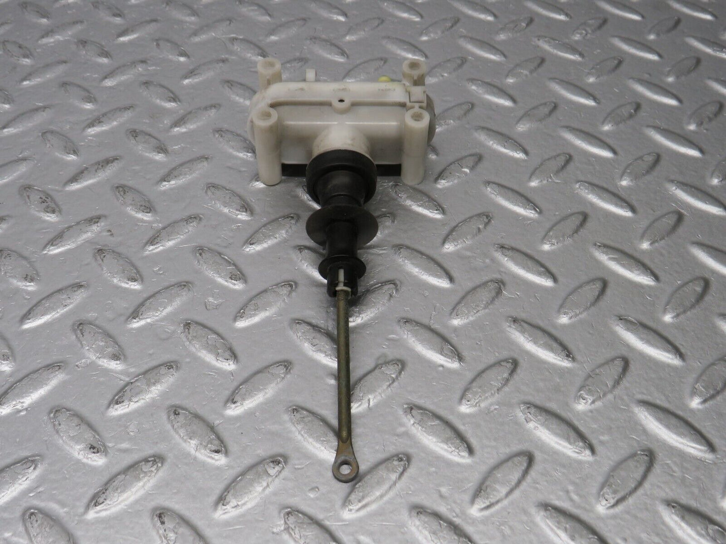 38908 Mercedes-Benz W201 190E 2.6L Rear Right Door Lock Vacuum Actuator