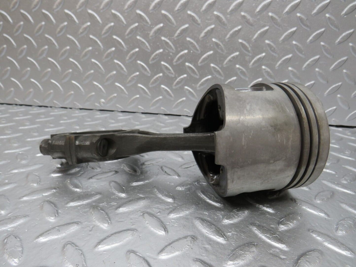 33037 Mercedes-Benz C107 R107 350 V8 Piston With Connecting Rod 92mm 11607