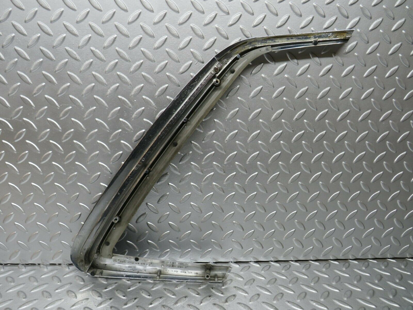 23785 Mercedes-Benz C107 450SLC Coupe Rear Window Trim Left 1076980189