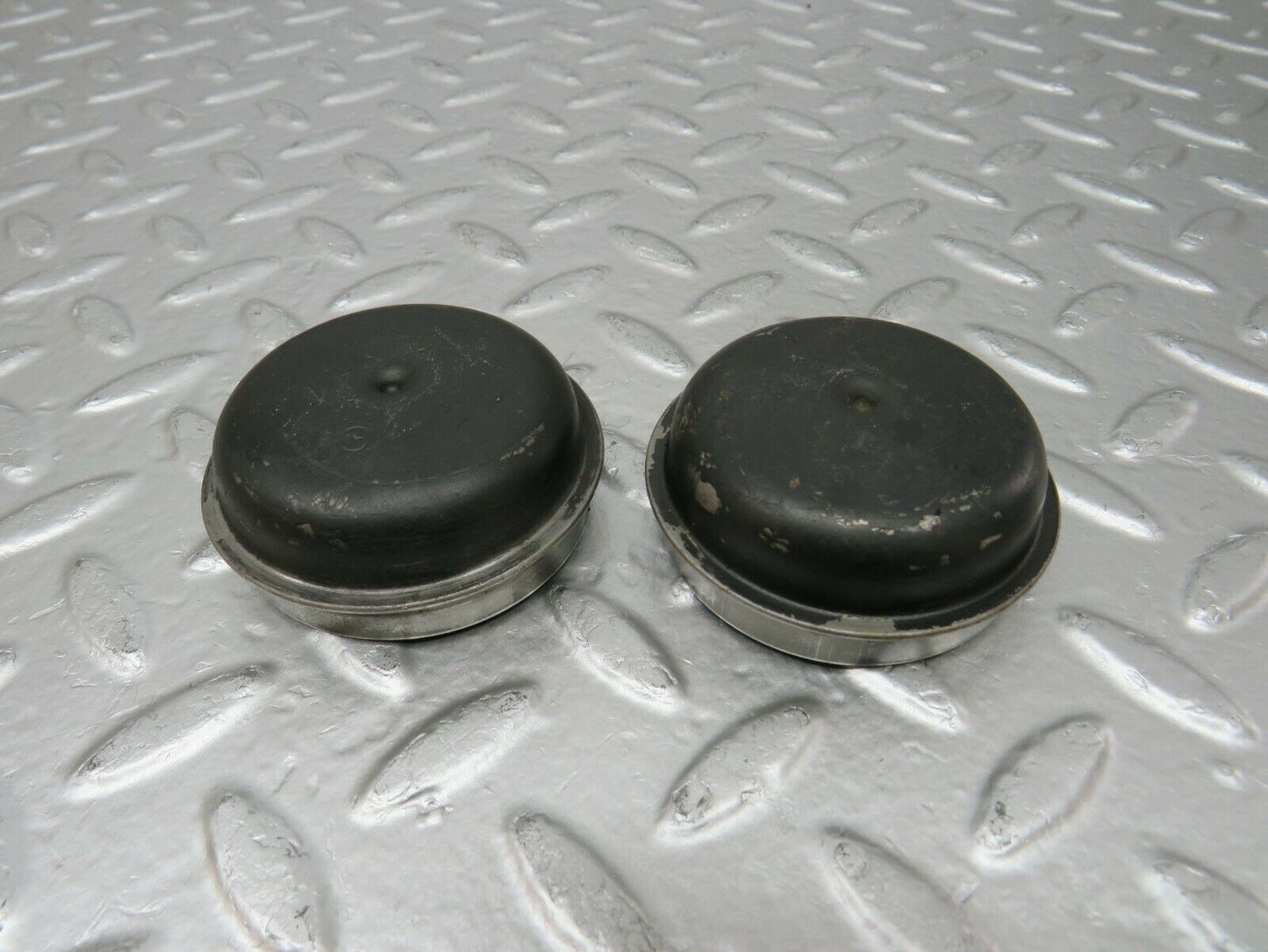 24419 Mercedes-Benz S124 220TE Wagon Wheel Hub Locking Cap