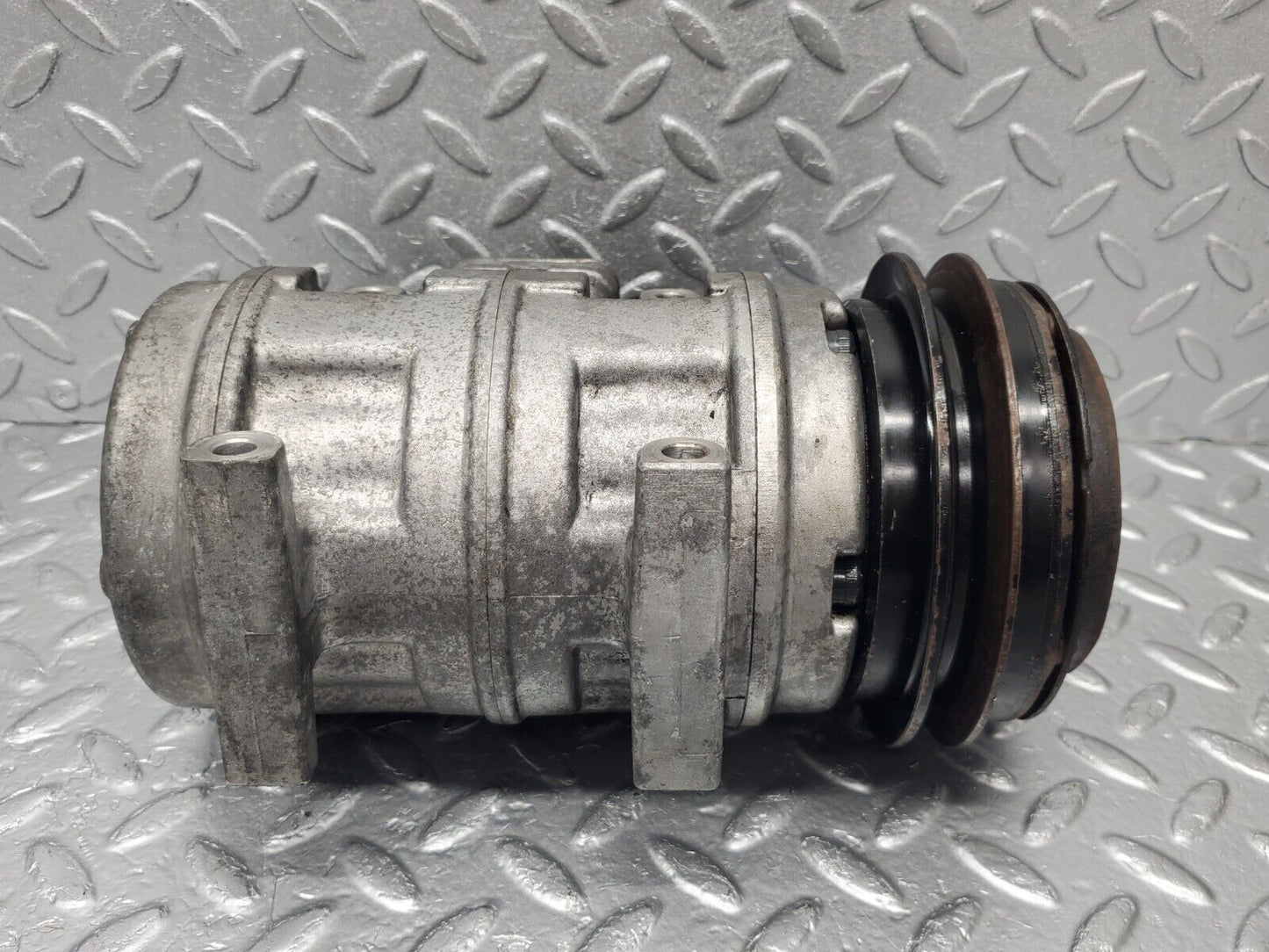 46060 Mercedes-Benz W126 420SE Air Conditioning Compressor Denso 1161310101 1161310002 1161300206