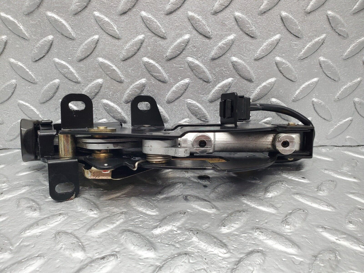 47016 Mercedes-Benz R129 320SL Coupe Rear Right Roof Lock Mechanism 1298001774