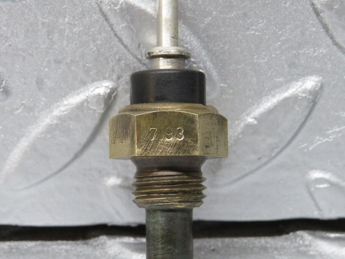 38129 Mercedes-Benz A124 320E Cabriolet Coolant Temperature Sensor VDO 0055421017