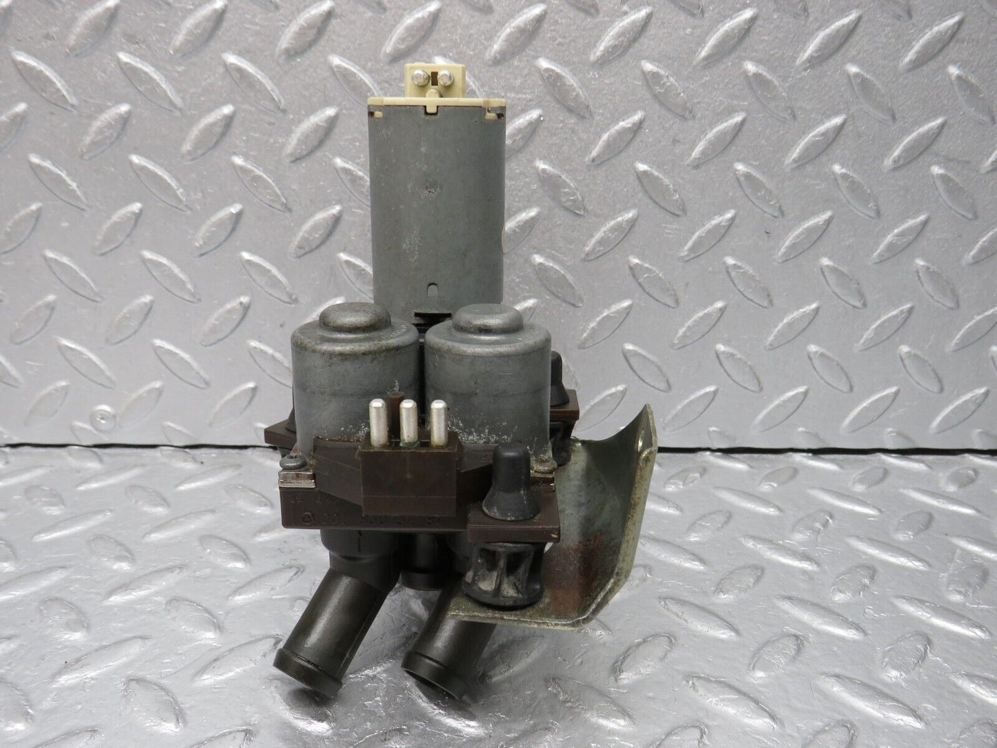 38033 Mercedes-Benz A124 320E Cabriolet Water Pump 0018303784 1147412081