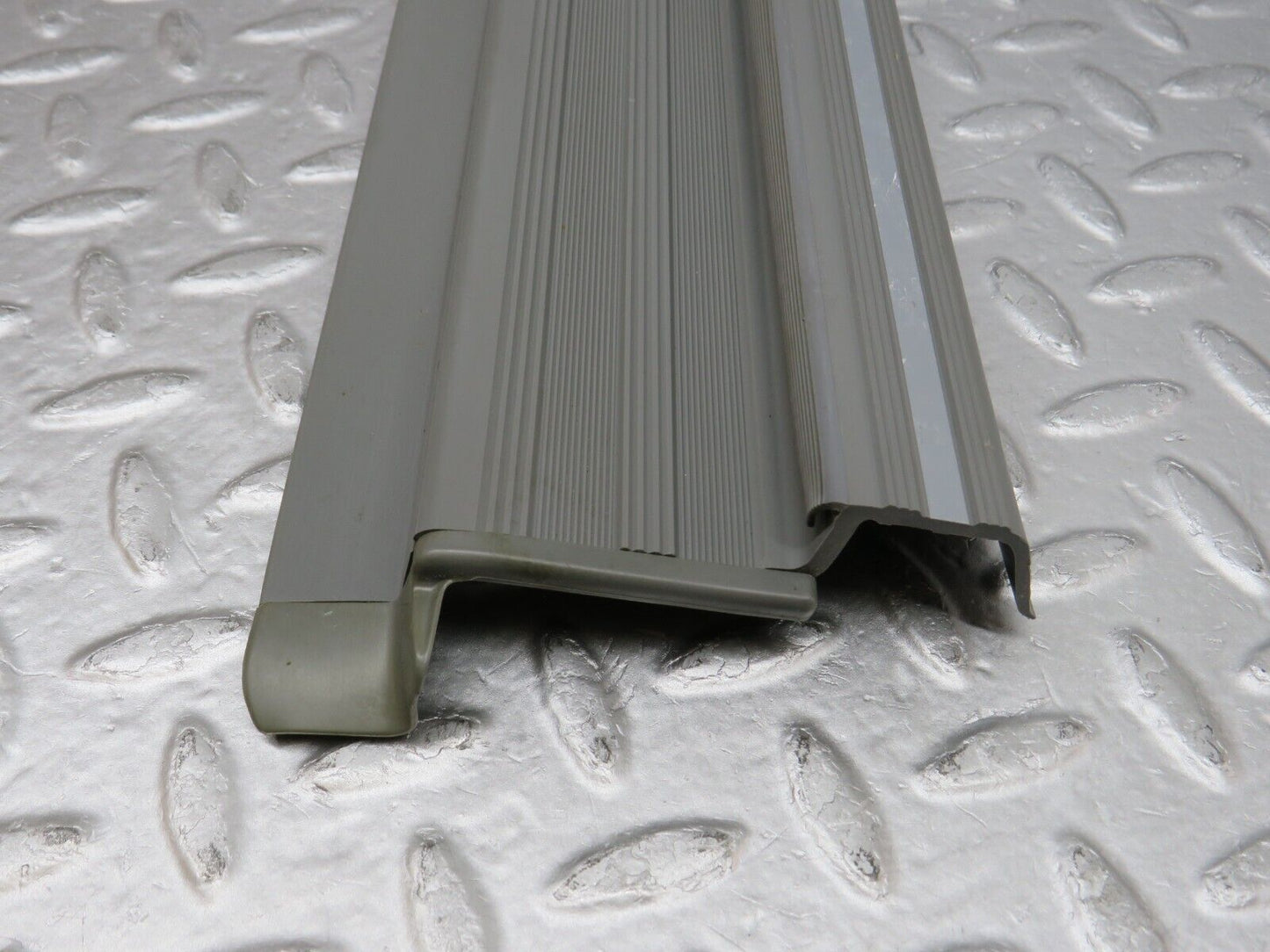 35991 Mercedes-Benz W126 420SE Rear Right Door Sill Trim Grey