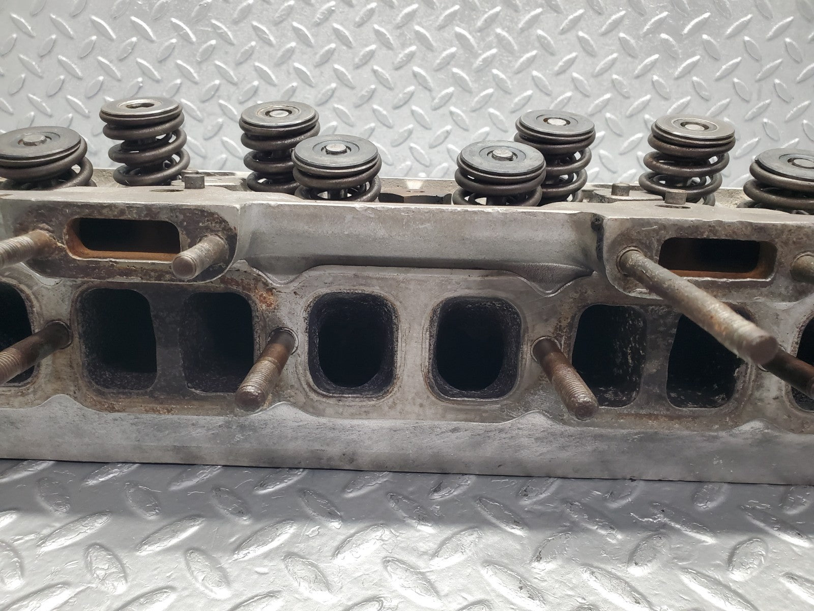W112 cylinder head used OEM