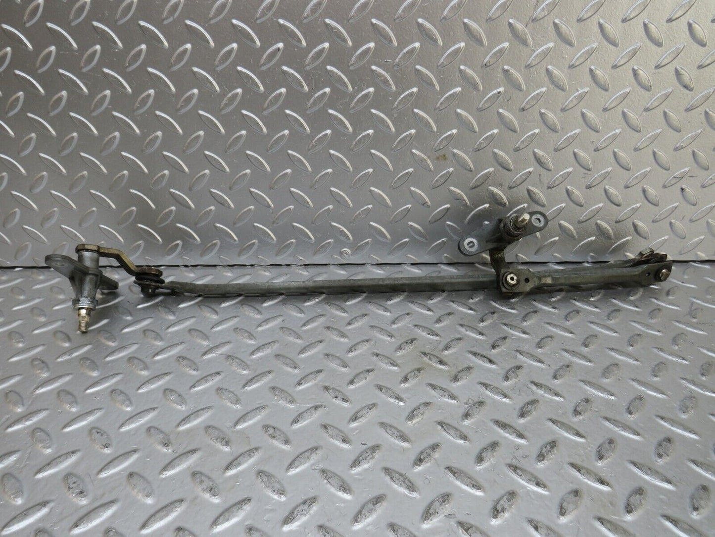 27365 Mercedes-Benz W123 280E Windscreen Wiper Linkage
