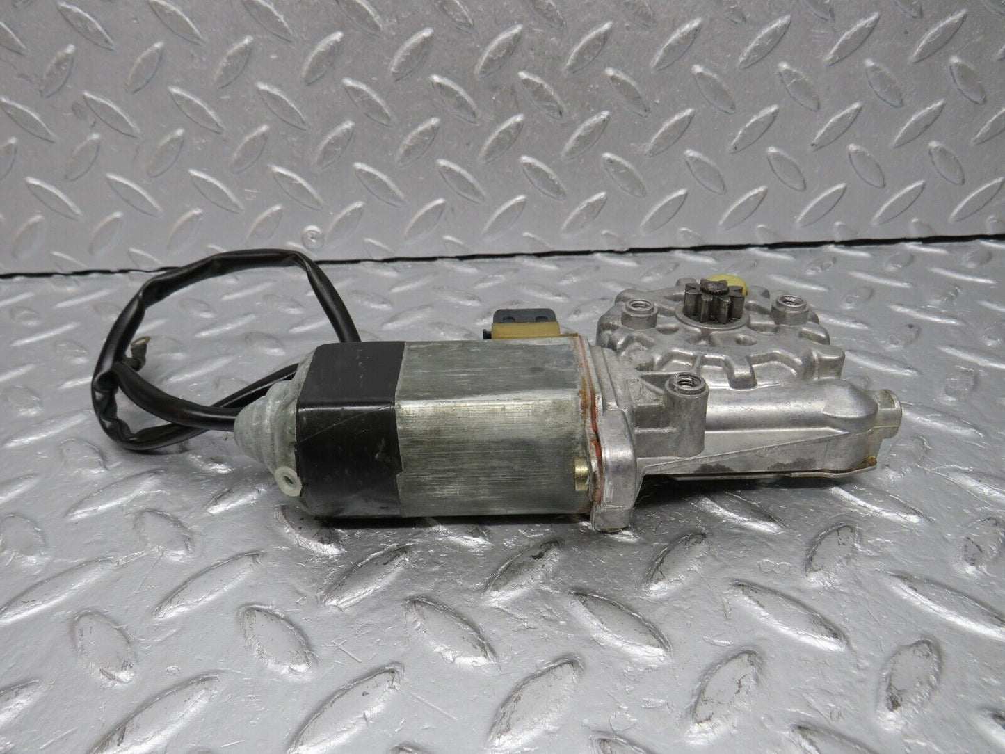 39194 Mercedes-Benz R107 500SL Coupe Left Door Window Regulator Motor Bosch 0130821017
